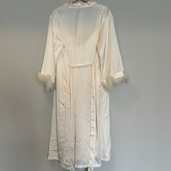 White cream bridal robe with fuzzy sleeve trim size M - Picture 6 of 14